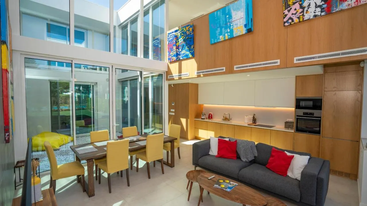 Central Vilamoura Townhouse كوارتيرا بيت للعطل